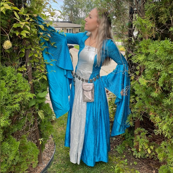 ✨🌙 Beautiful Medieval Renaissance Gown 🌙✨ - Picture 3 of 16